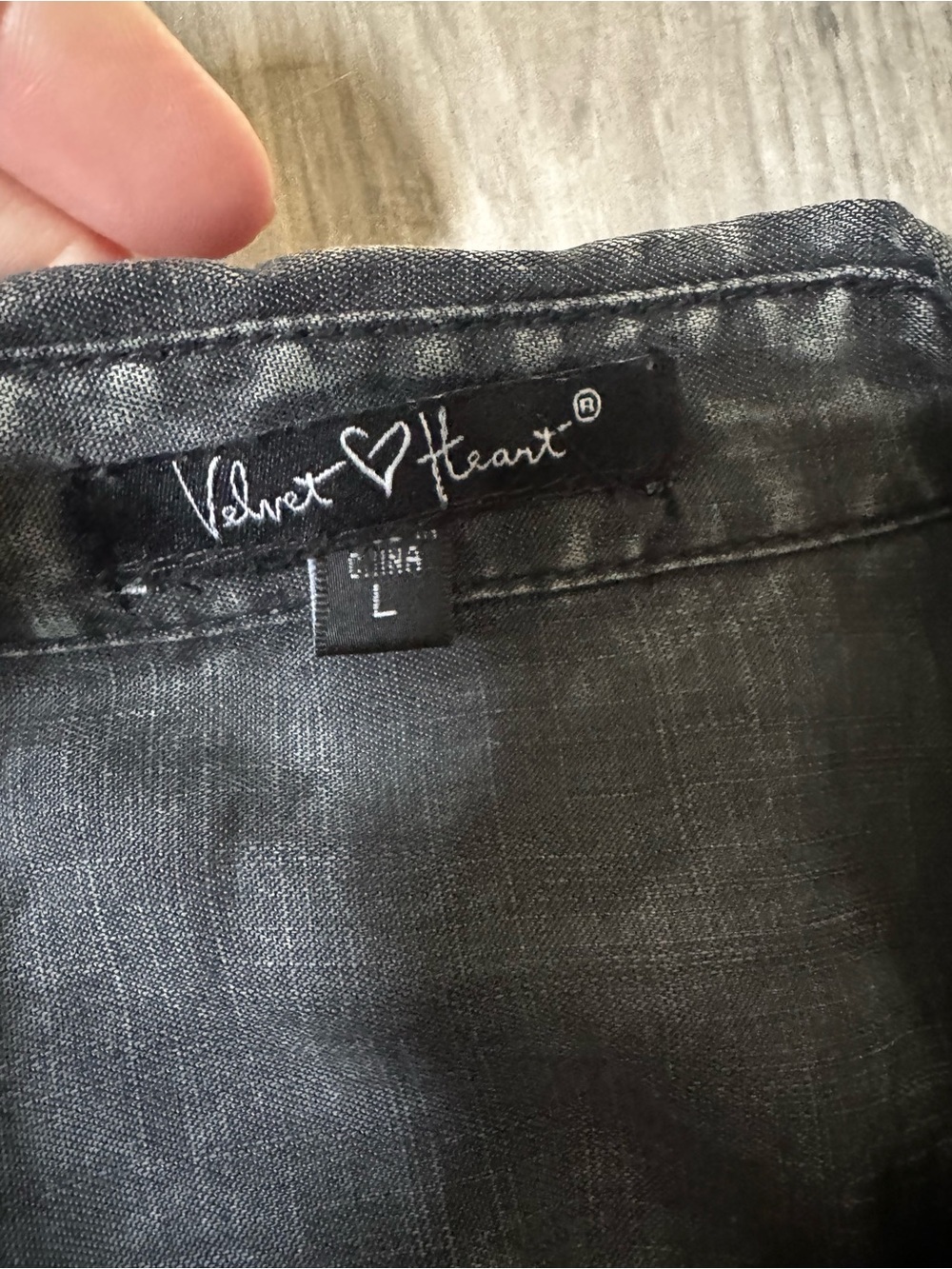 Velvet Heart Black Button-Down Shirt - Picture 5 of 8